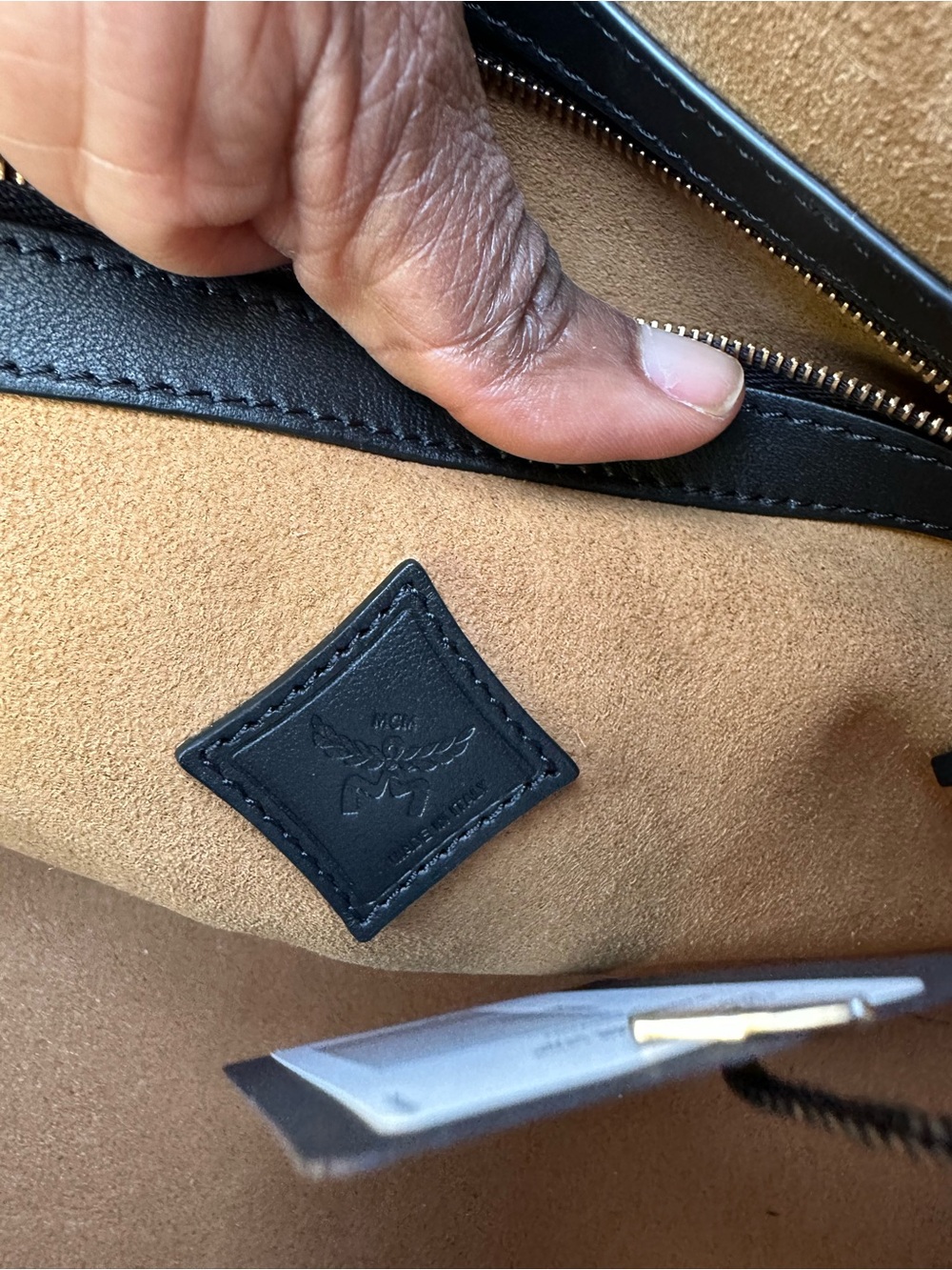 MCM Ella Boston Bag In Maxi Monogram Leather - Picture 9 of 10